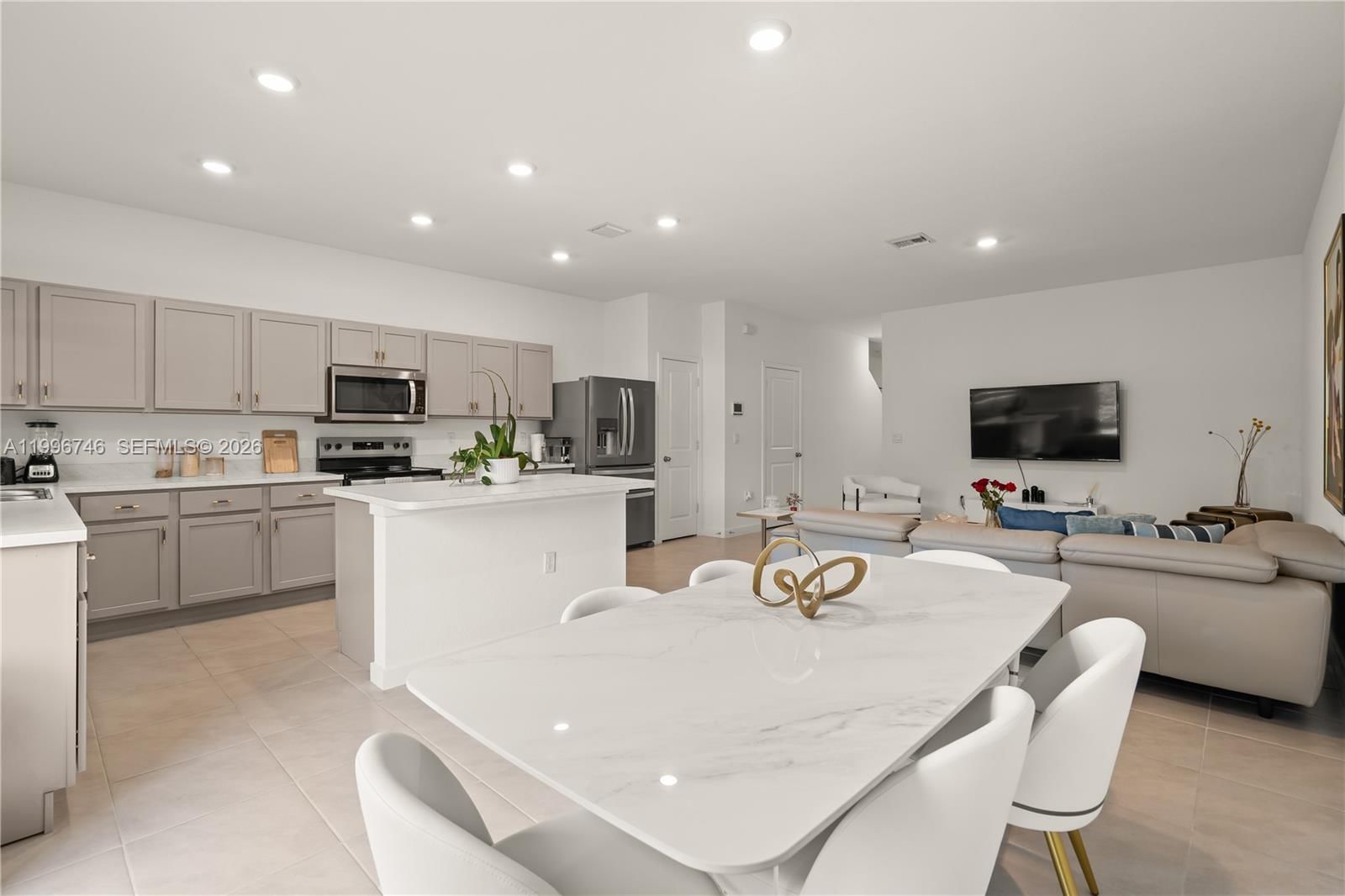 Real estate property located at 848 3rd Ter, Broward, Highland Oaks, Pompano Beach, FL