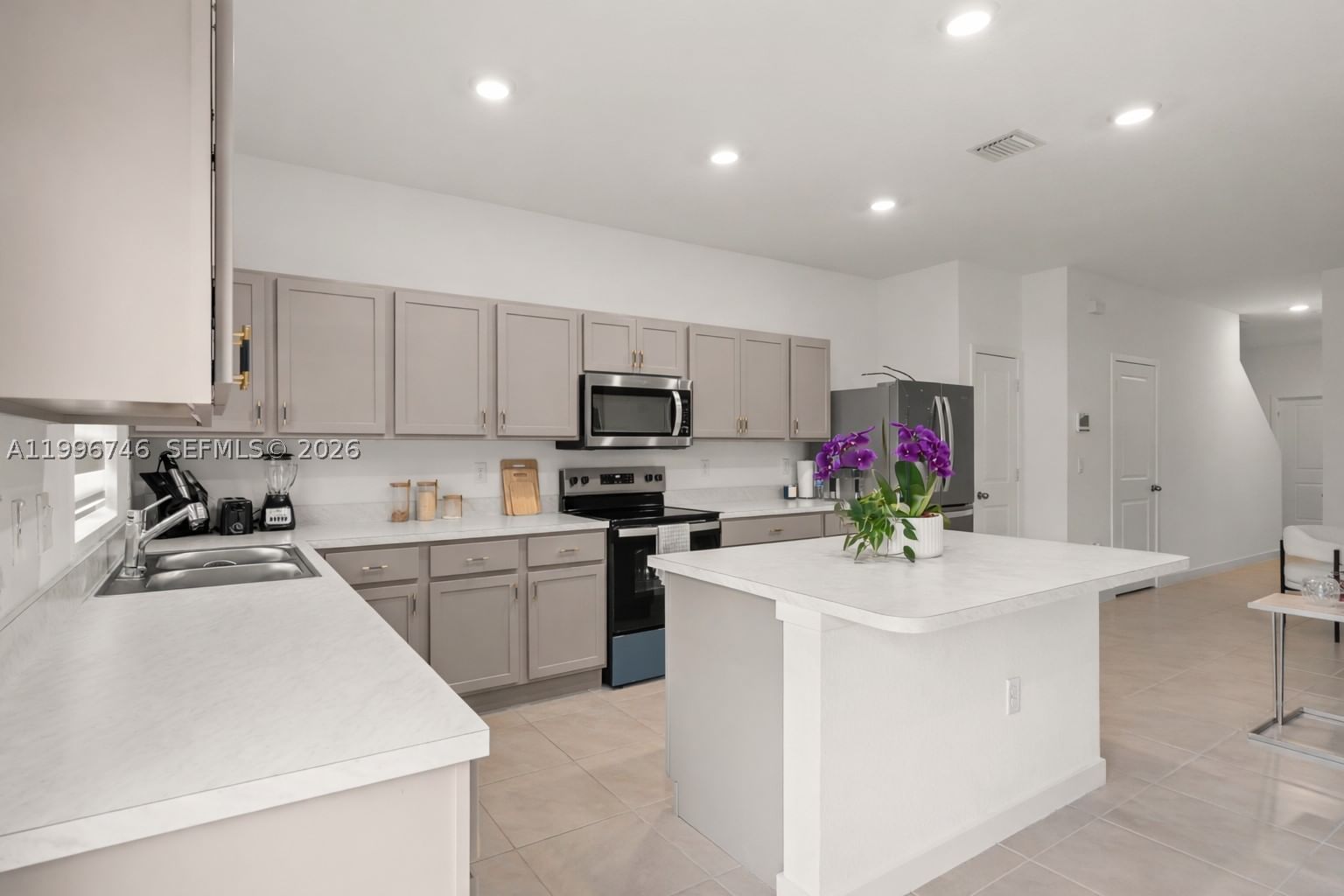Real estate property located at 848 3rd Ter, Broward, Highland Oaks, Pompano Beach, FL