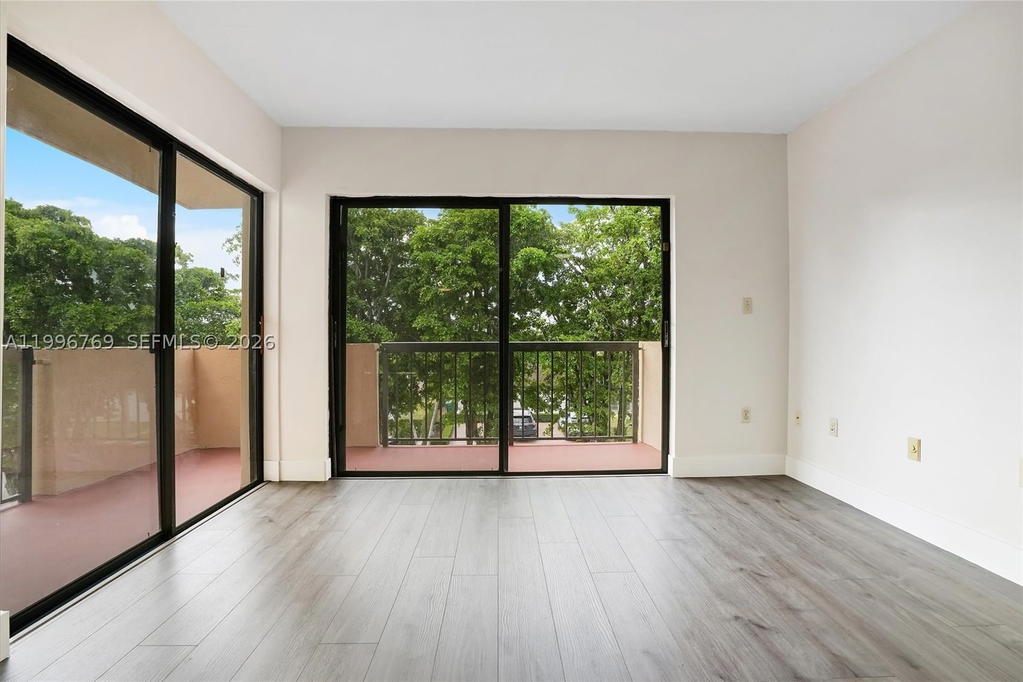 Real estate property located at 995 84th Ave #309, Miami-dade, Westchester Point Condo, Miami, FL
