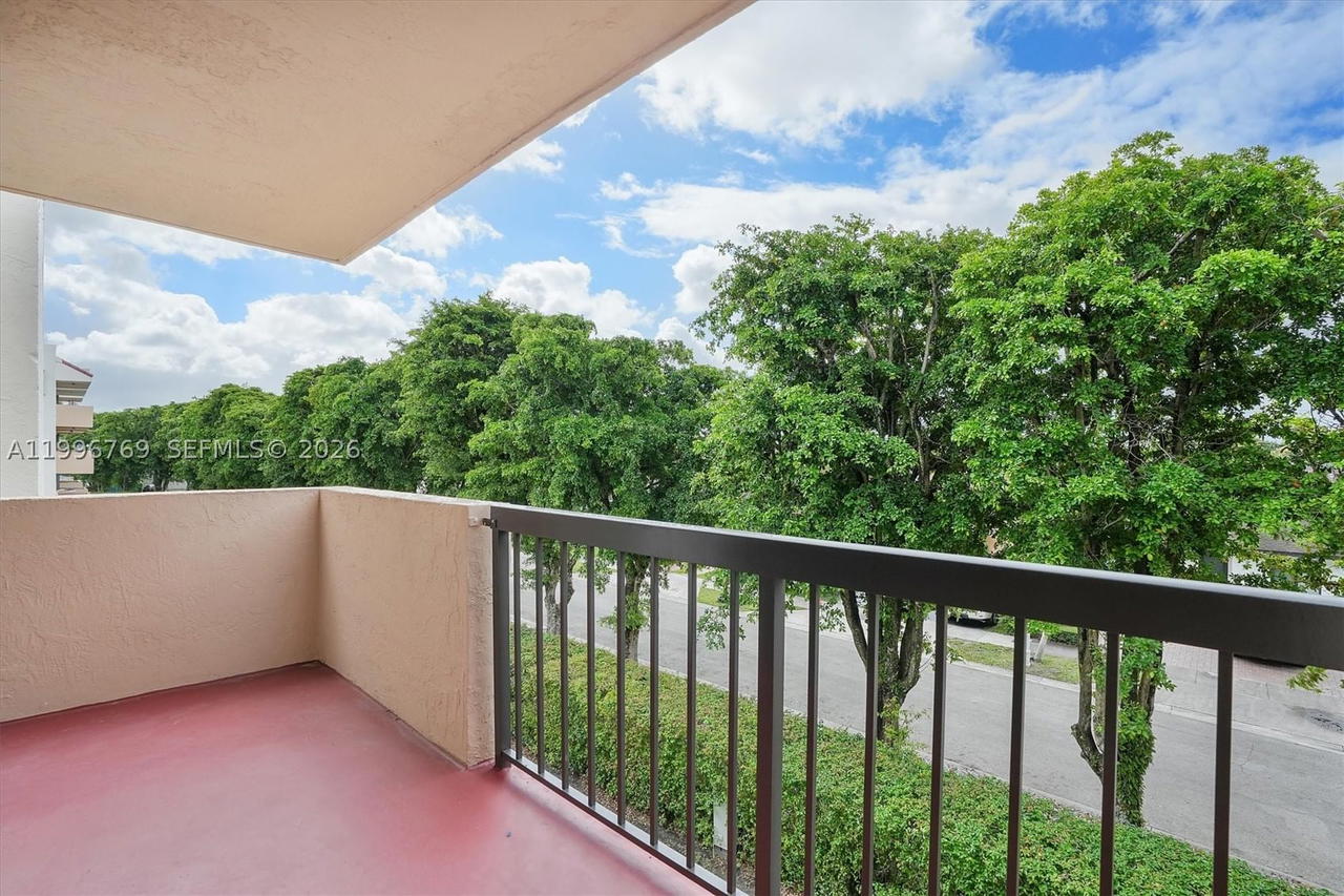 Real estate property located at 995 84th Ave #309, Miami-dade, Westchester Point Condo, Miami, FL