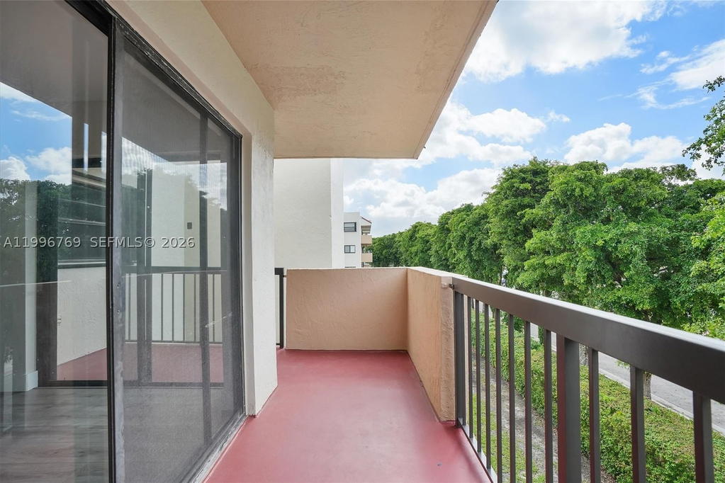 Real estate property located at 995 84th Ave #309, Miami-dade, Westchester Point Condo, Miami, FL