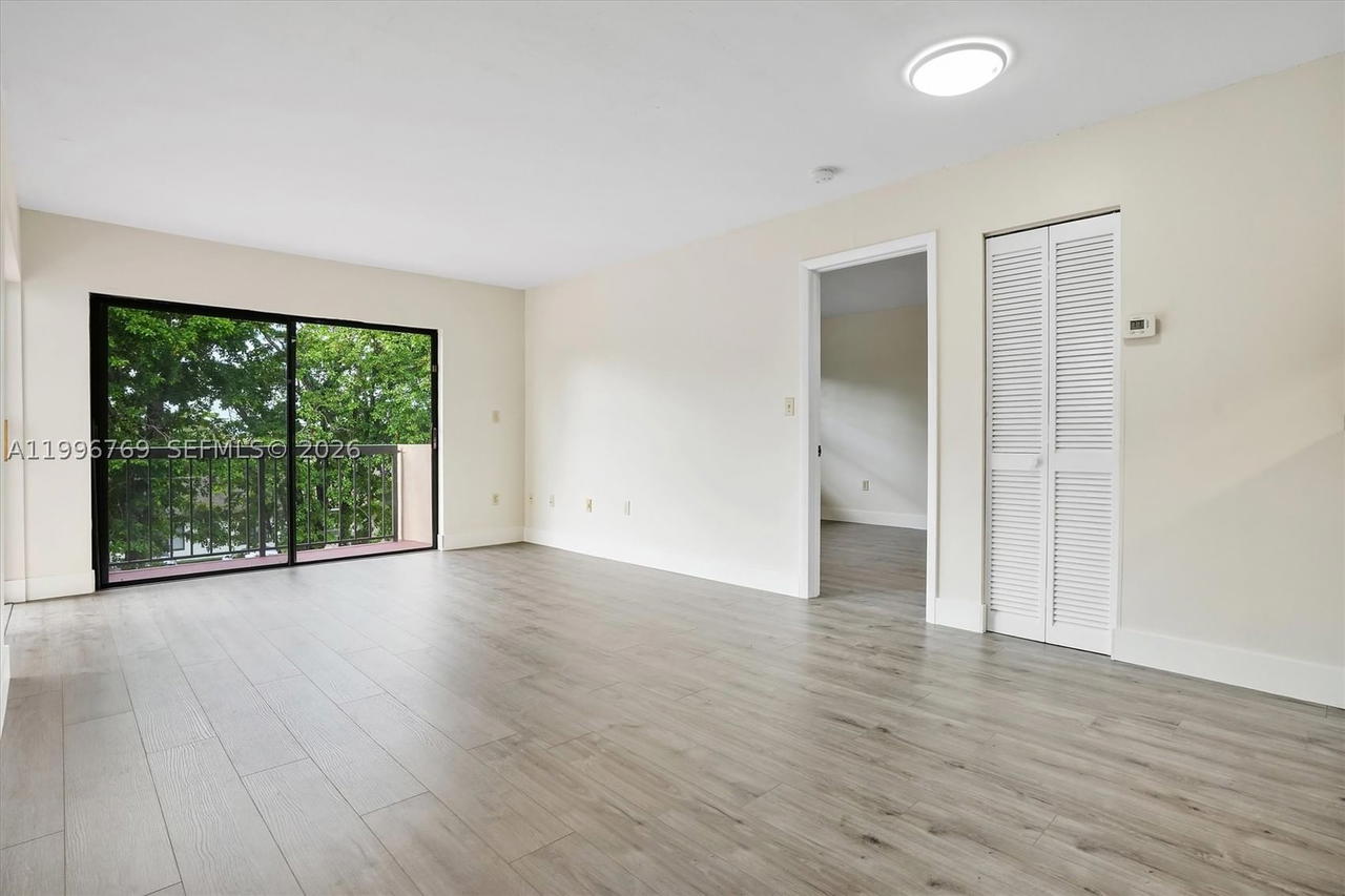 Real estate property located at 995 84th Ave #309, Miami-dade, Westchester Point Condo, Miami, FL