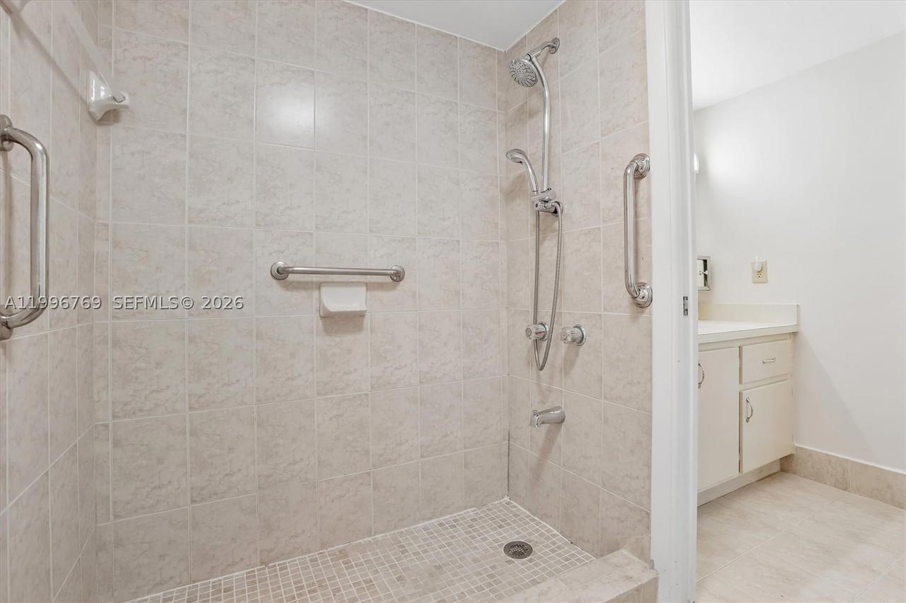 Real estate property located at 995 84th Ave #309, Miami-dade, Westchester Point Condo, Miami, FL