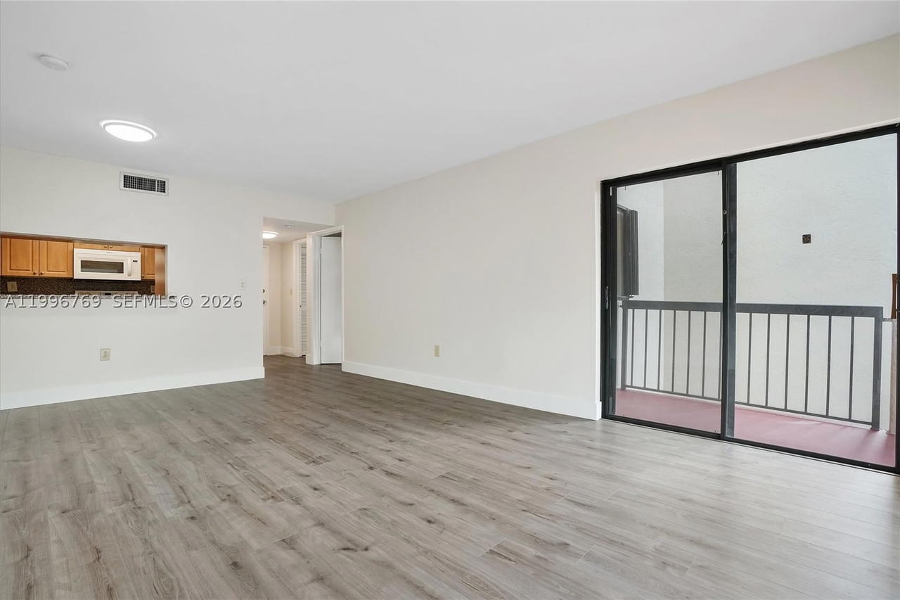Real estate property located at 995 84th Ave #309, Miami-dade, Westchester Point Condo, Miami, FL