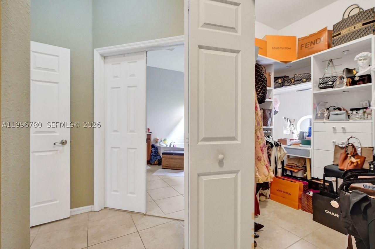 Real estate property located at 3982 Whitewater Ave, Broward, Isles At Weston, Weston, FL