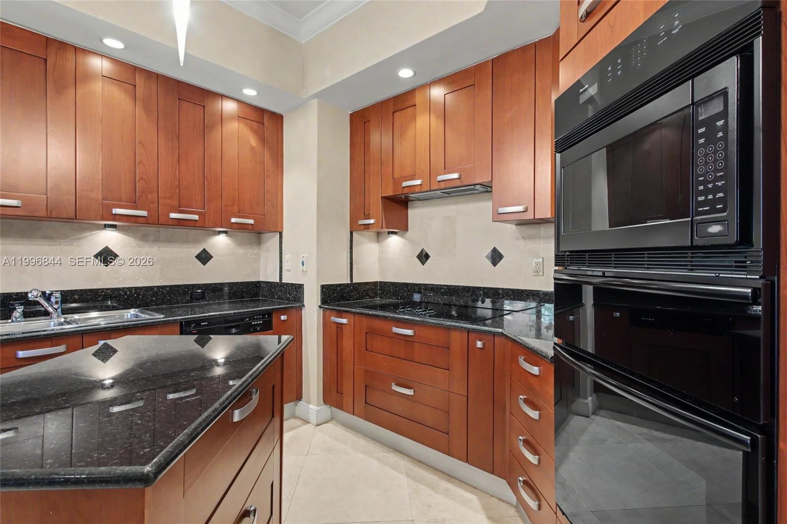 Real estate property located at 60 Edgewater Dr #3G, Miami-dade, The Gables Condo, Coral Gables, FL