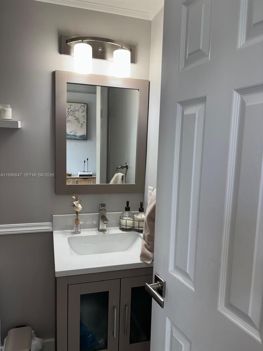 Real estate property located at 15891 76th St, Miami-dade, Heftler Homes At Lago Mar, Miami, FL