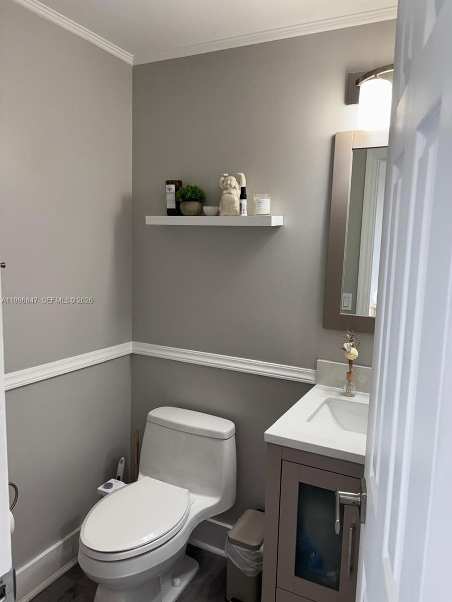 Real estate property located at 15891 76th St, Miami-dade, Heftler Homes At Lago Mar, Miami, FL