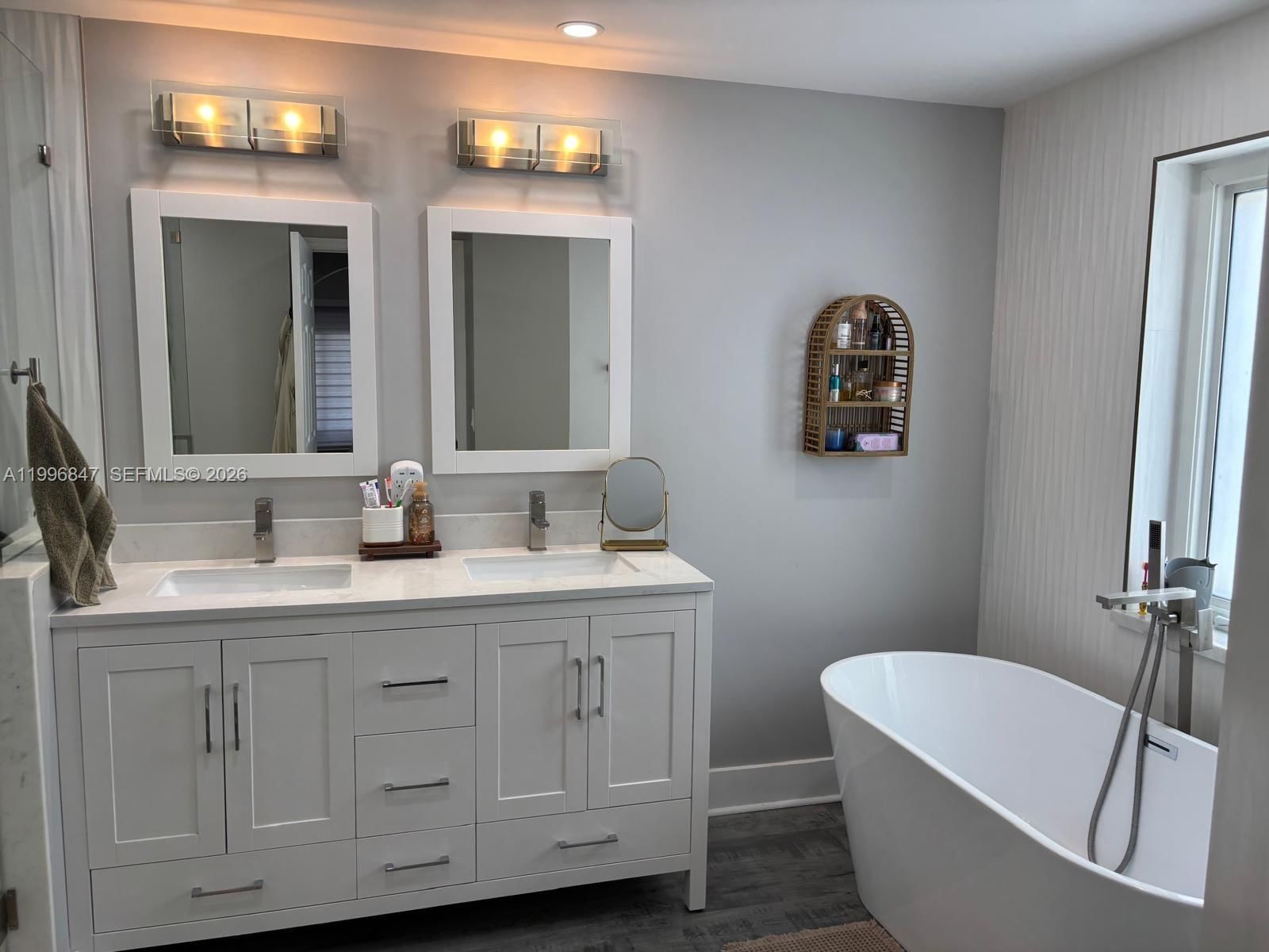 Real estate property located at 15891 76th St, Miami-dade, Heftler Homes At Lago Mar, Miami, FL