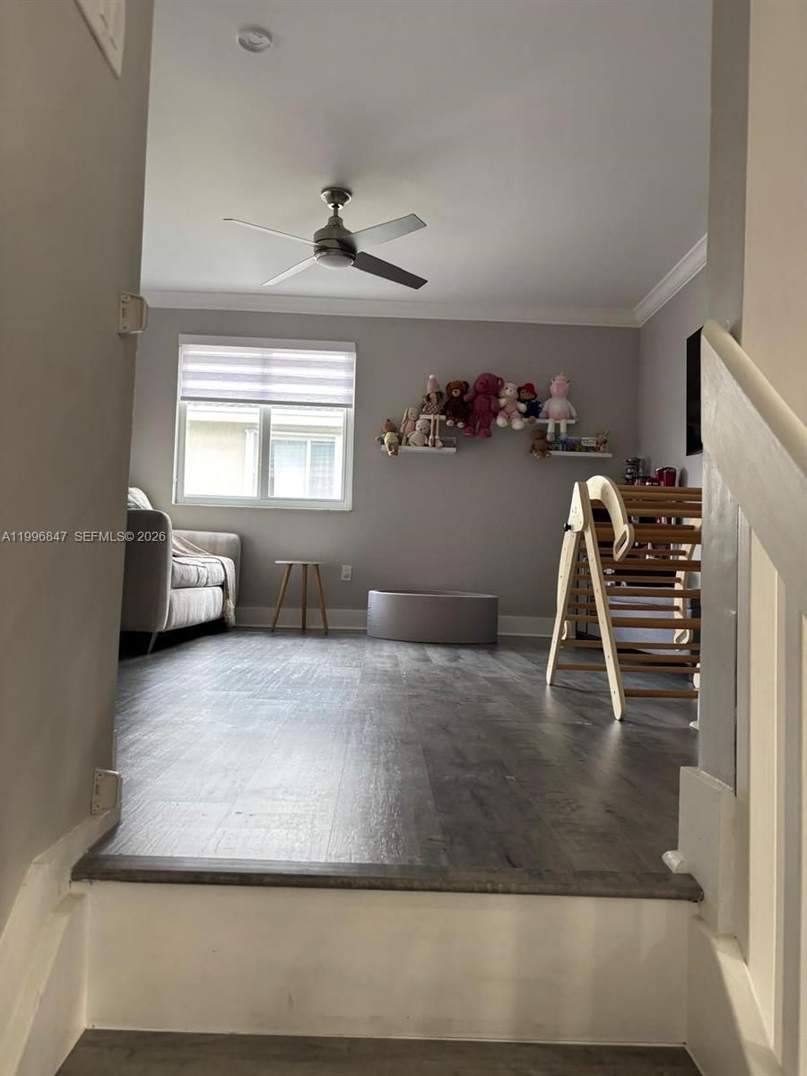 Real estate property located at 15891 76th St, Miami-dade, Heftler Homes At Lago Mar, Miami, FL