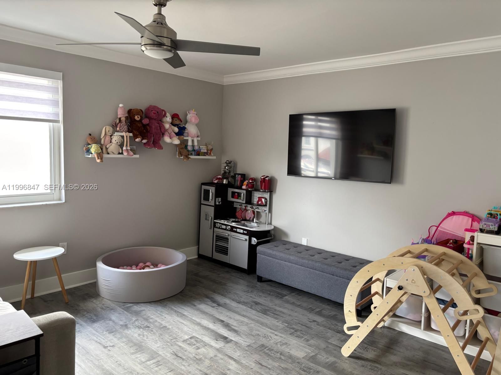 Real estate property located at 15891 76th St, Miami-dade, Heftler Homes At Lago Mar, Miami, FL