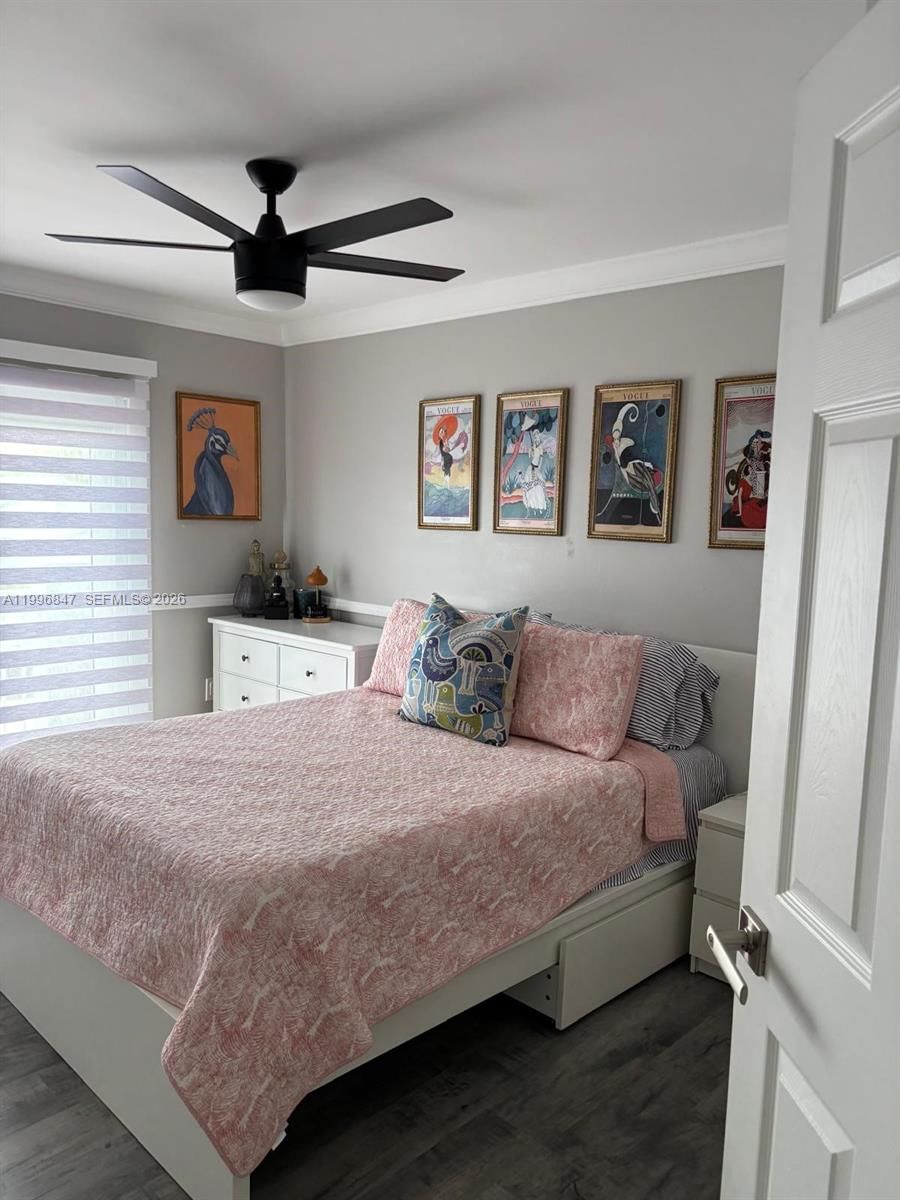 Real estate property located at 15891 76th St, Miami-dade, Heftler Homes At Lago Mar, Miami, FL