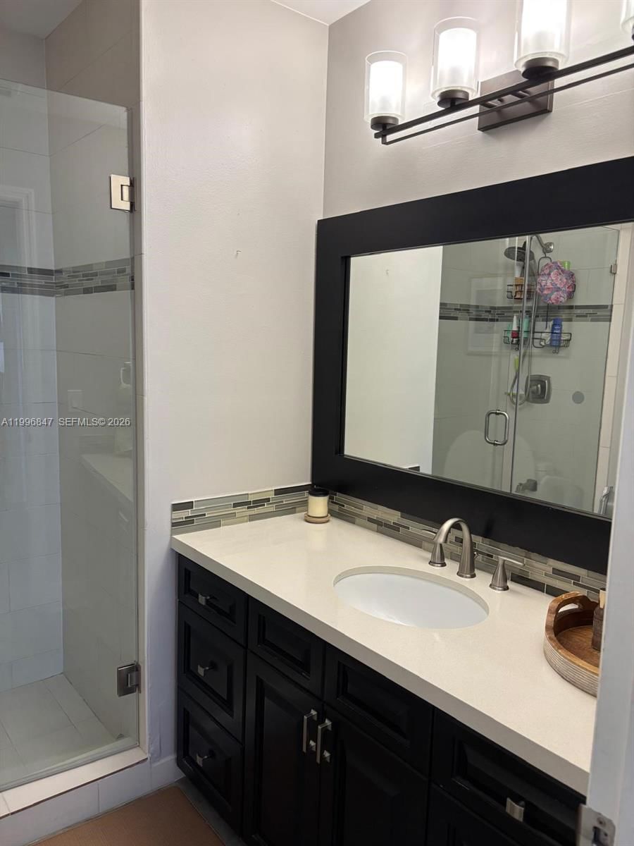 Real estate property located at 15891 76th St, Miami-dade, Heftler Homes At Lago Mar, Miami, FL