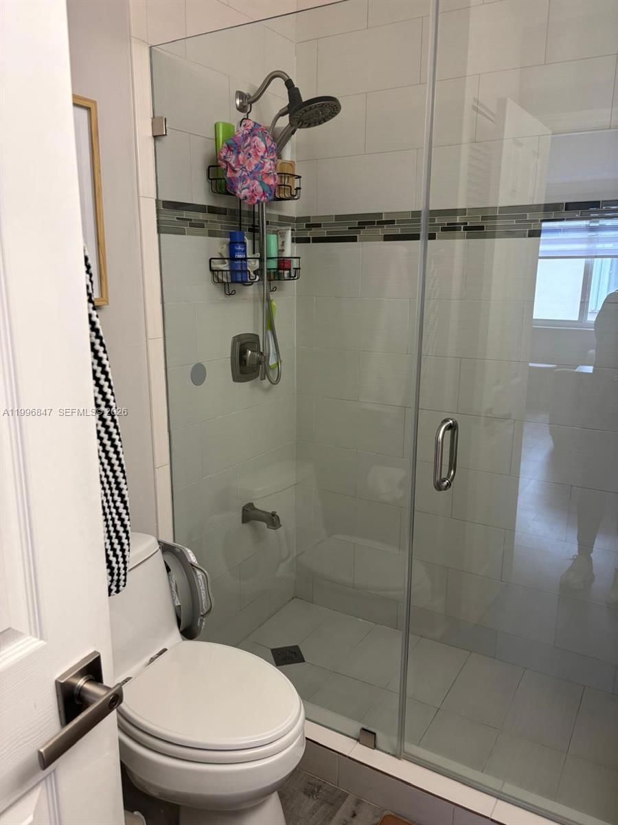 Real estate property located at 15891 76th St, Miami-dade, Heftler Homes At Lago Mar, Miami, FL