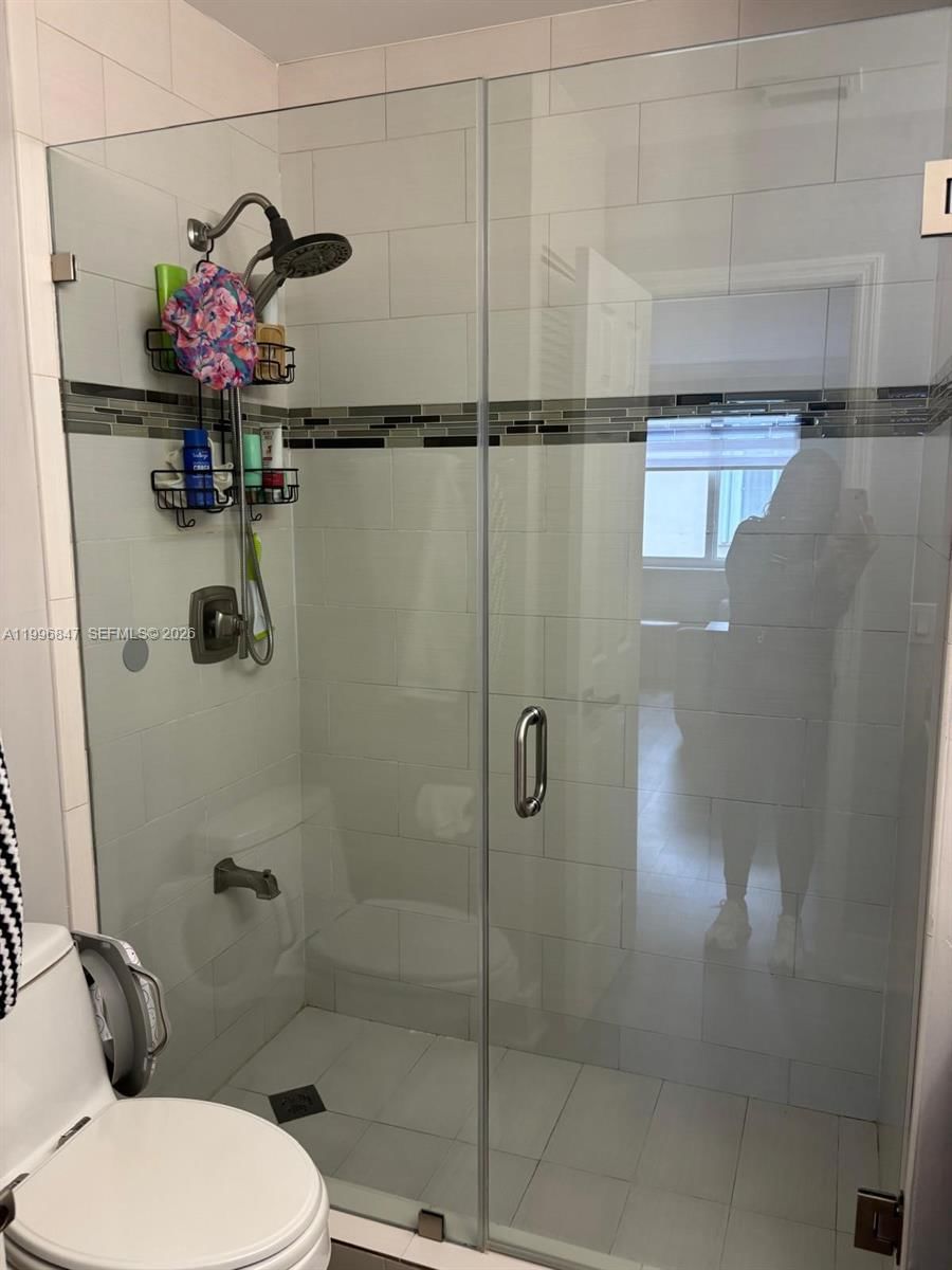 Real estate property located at 15891 76th St, Miami-dade, Heftler Homes At Lago Mar, Miami, FL