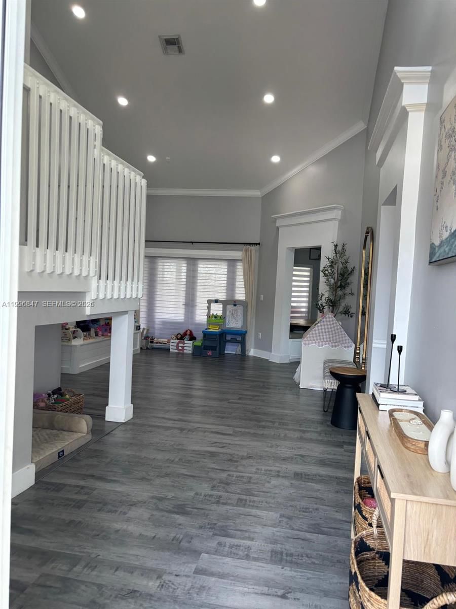 Real estate property located at 15891 76th St, Miami-dade, Heftler Homes At Lago Mar, Miami, FL