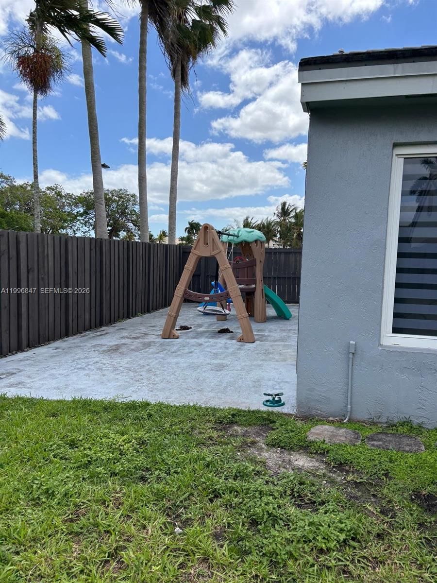 Real estate property located at 15891 76th St, Miami-dade, Heftler Homes At Lago Mar, Miami, FL