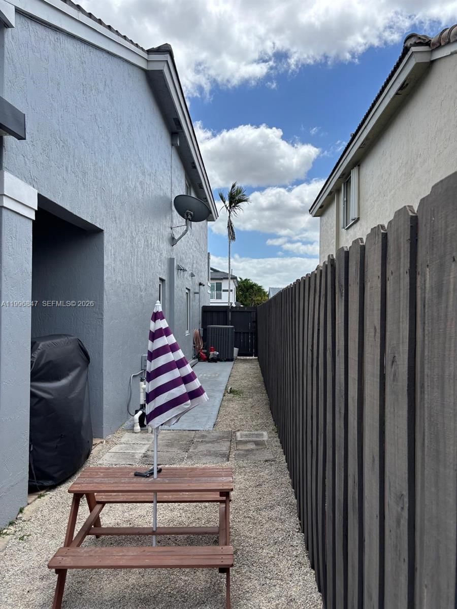 Real estate property located at 15891 76th St, Miami-dade, Heftler Homes At Lago Mar, Miami, FL