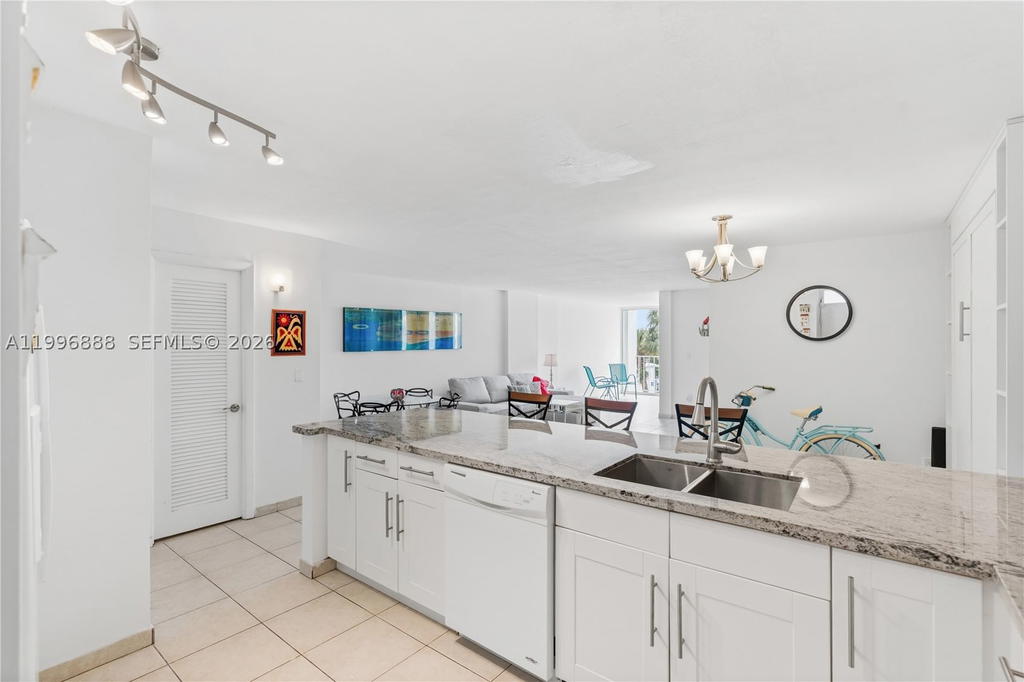 Real estate property located at 6450 Collins Ave #204, Miami-dade, Ocean Park Condo, Miami Beach, FL