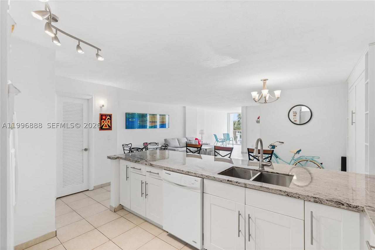 Real estate property located at 6450 Collins Ave #204, Miami-dade, Ocean Park Condo, Miami Beach, FL