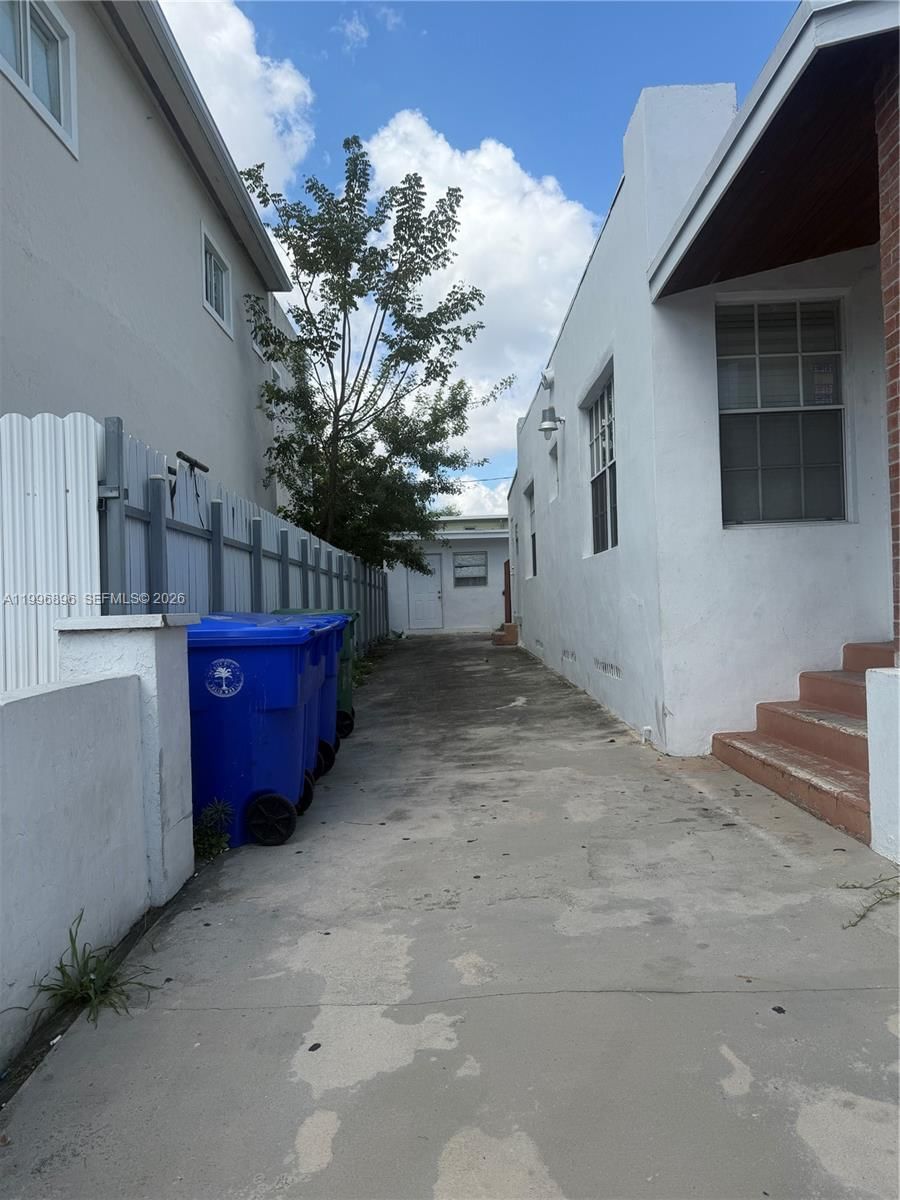 Real estate property located at 634 10th Ave, Miami-dade, Lawrence Estate Land Co, Miami, FL