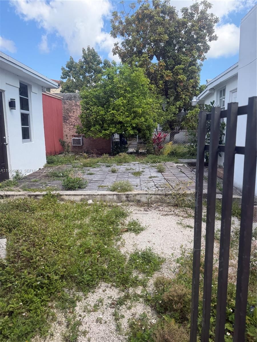 Real estate property located at 634 10th Ave, Miami-dade, Lawrence Estate Land Co, Miami, FL