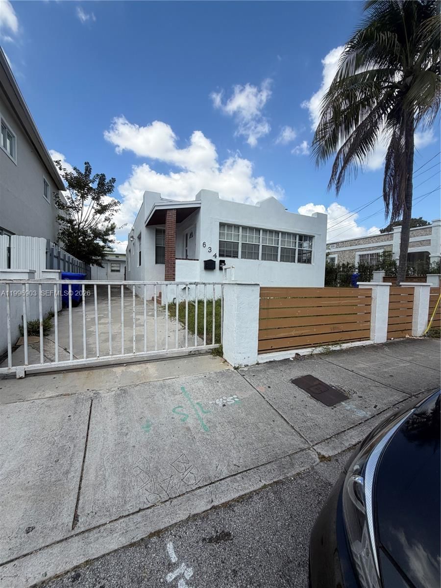 Real estate property located at 634 10th Ave, Miami-dade, Lawrence Estate Land Co, Miami, FL