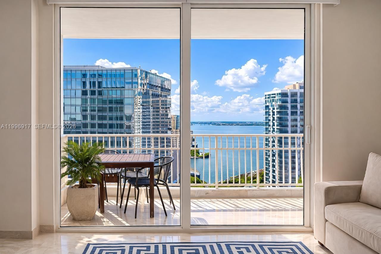 Real estate property located at 701 Brickell Key Blvd #1611, Miami-dade, Courvoisier Courts Condo, Miami, FL