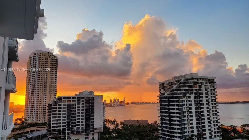 Real estate property located at 701 Brickell Key Blvd #1611, Miami-dade, Courvoisier Courts Condo, Miami, FL
