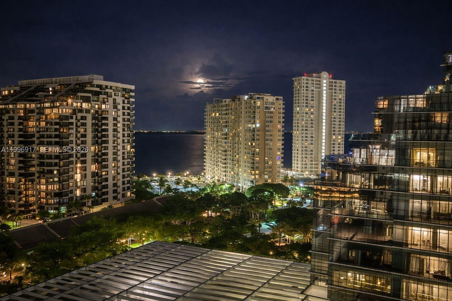 Real estate property located at 701 Brickell Key Blvd #1611, Miami-dade, Courvoisier Courts Condo, Miami, FL