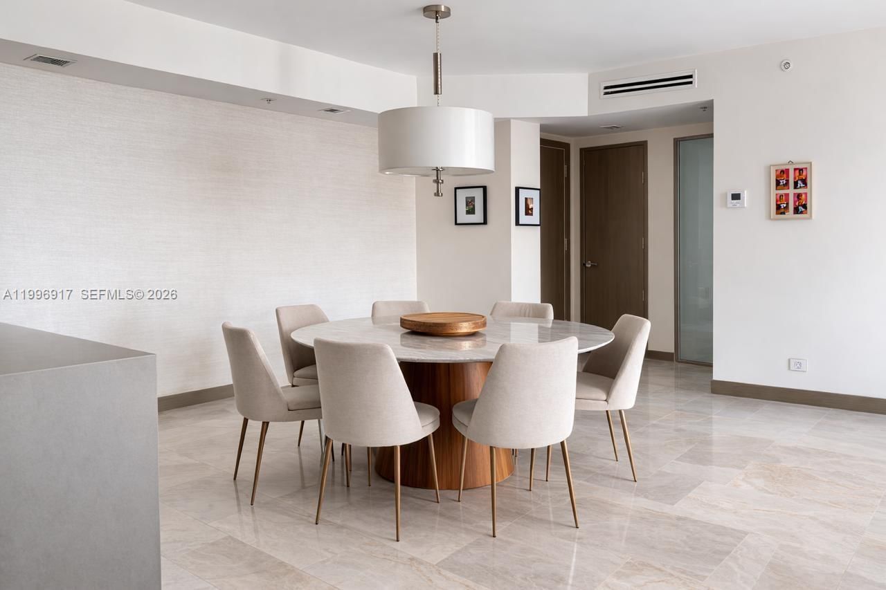 Real estate property located at 701 Brickell Key Blvd #1611, Miami-dade, Courvoisier Courts Condo, Miami, FL