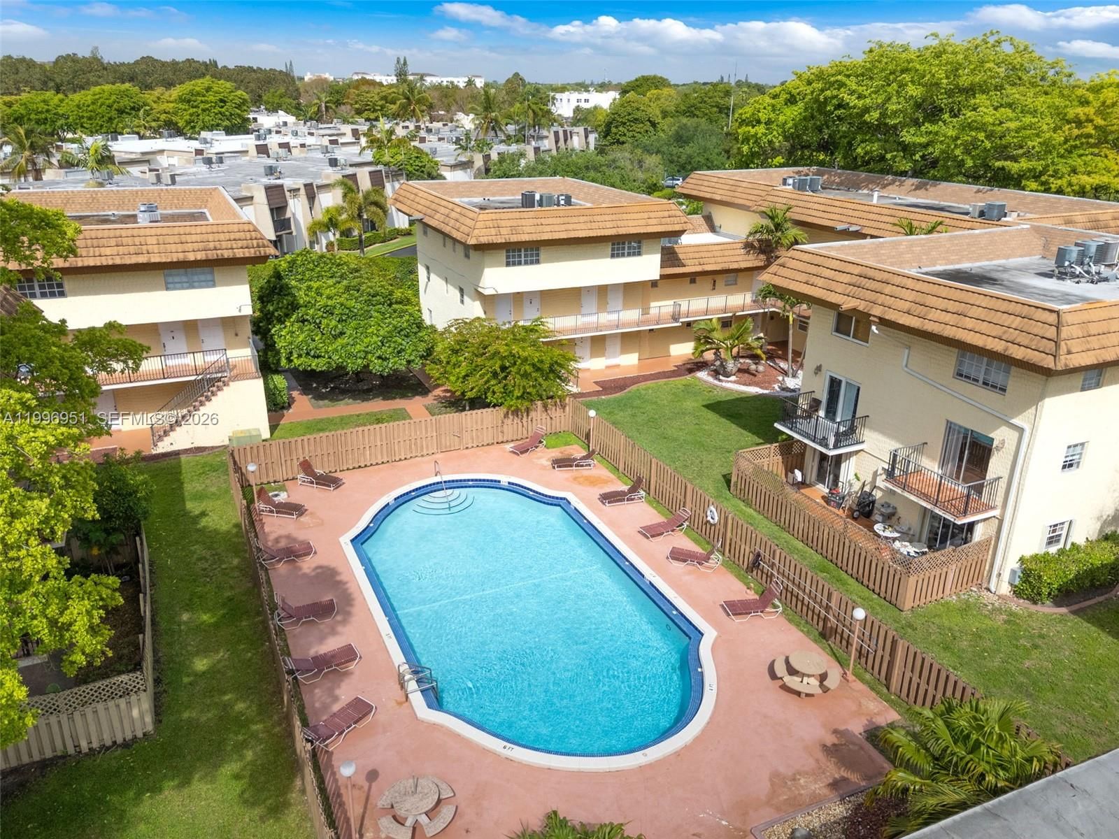 Real estate property located at 8500 109th Ave #6-114, Miami-dade, Courtyards At Kendall Con, Miami, FL