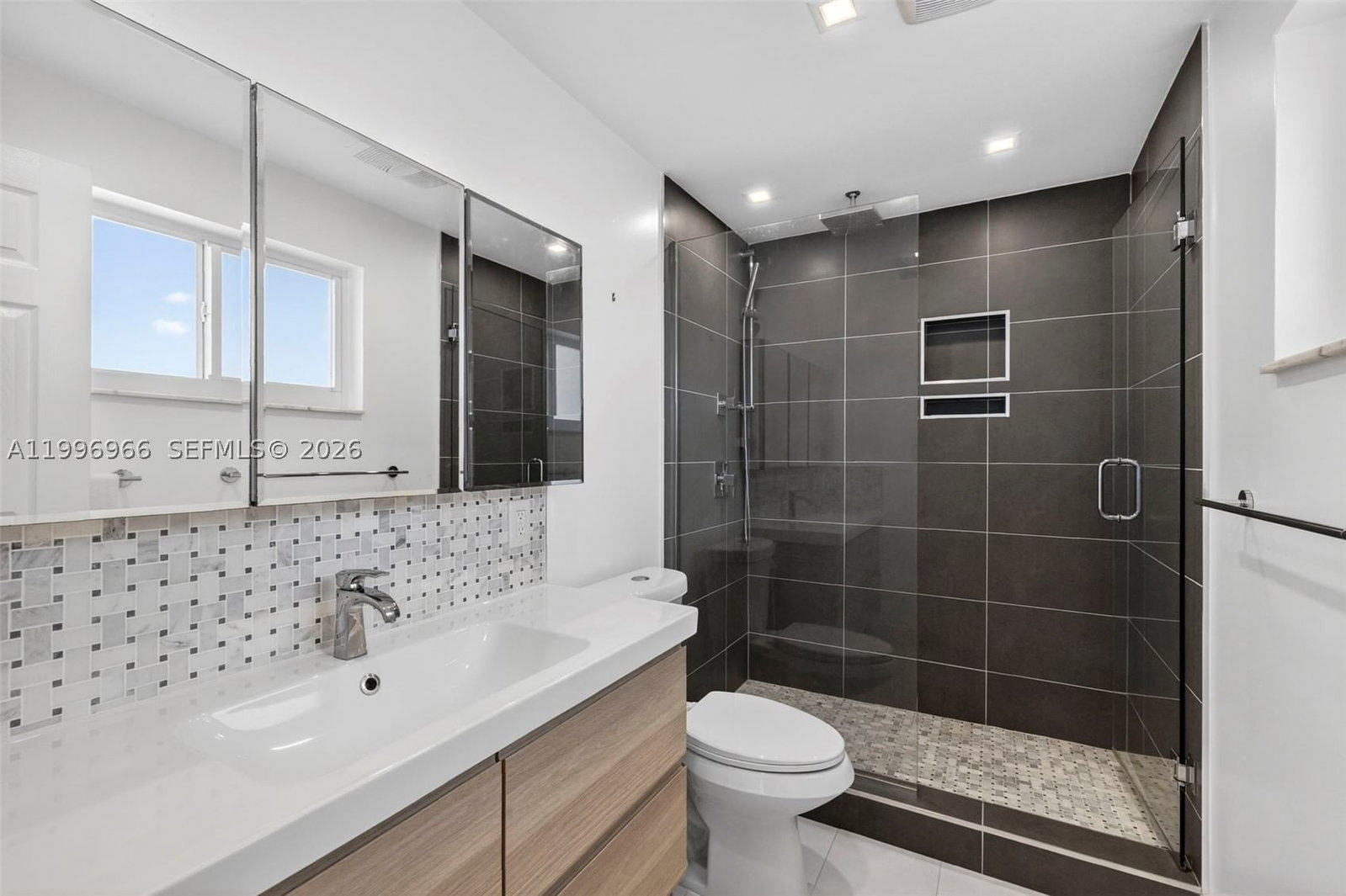 Real estate property located at 3050 48th St #210, Broward, Windsor Condo, Fort Lauderdale, FL