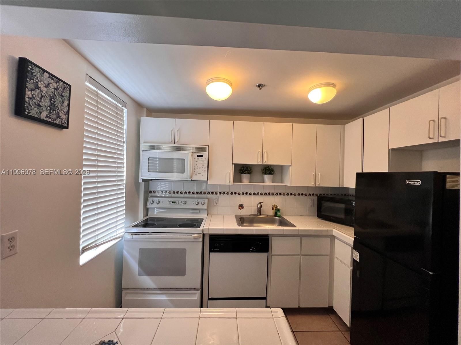 Real estate property located at 918 Ocean Dr #302, Miami-dade, 918 Ocean Condo, Miami Beach, FL