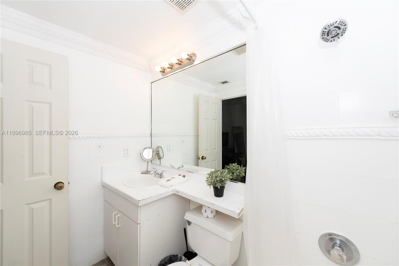 Real estate property located at 918 Ocean Dr #202, Miami-dade, 918 Ocean Drive Condo, Miami Beach, FL