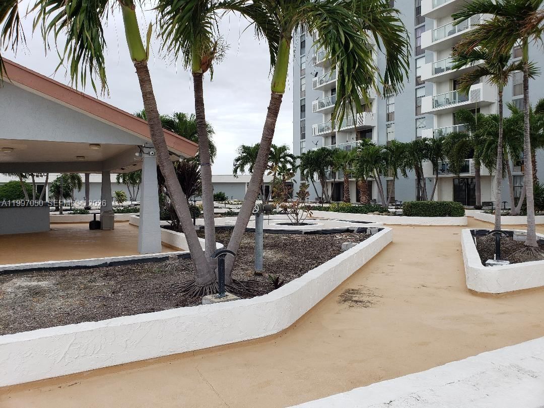 Real estate property located at 13499 Biscayne Blvd #1105, Miami-dade, Sailboat Cay Condo, North Miami, FL