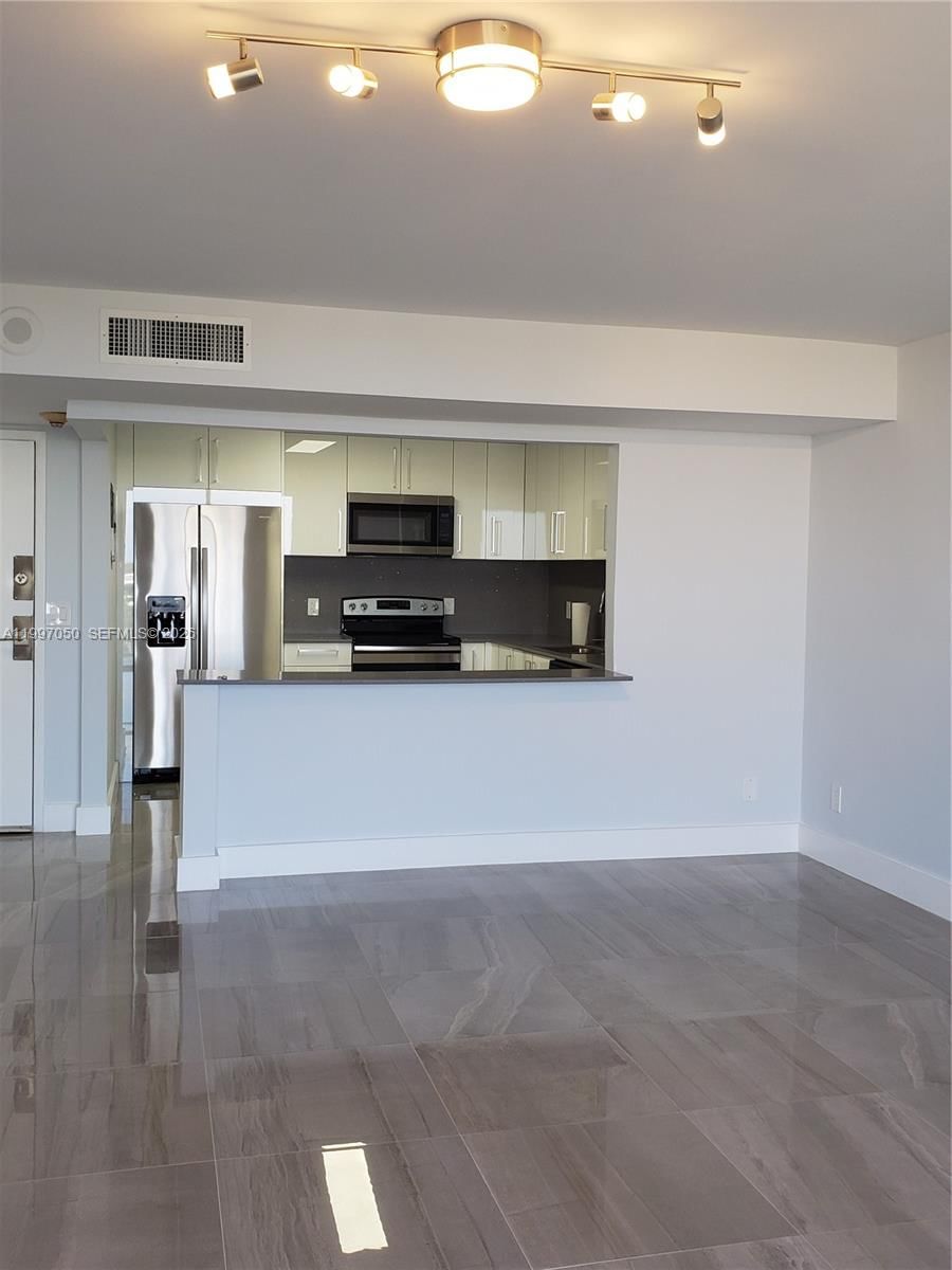 Real estate property located at 13499 Biscayne Blvd #1105, Miami-dade, Sailboat Cay Condo, North Miami, FL