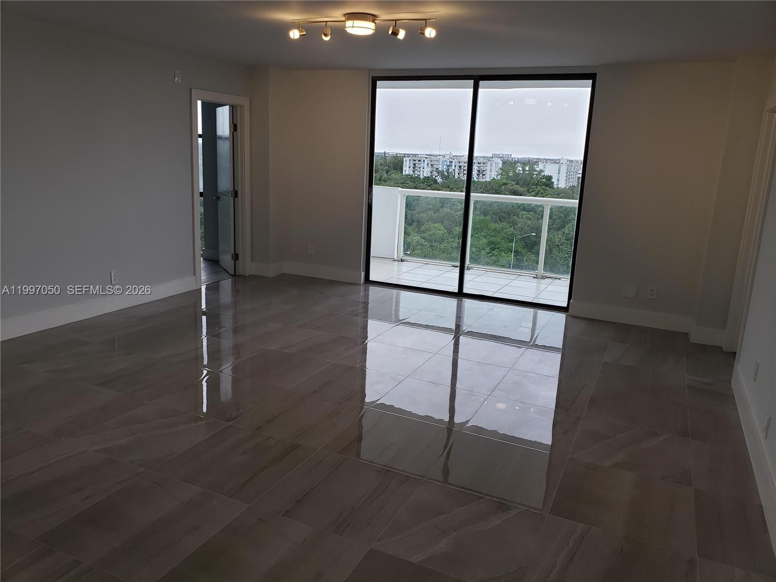 Real estate property located at 13499 Biscayne Blvd #1105, Miami-dade, Sailboat Cay Condo, North Miami, FL