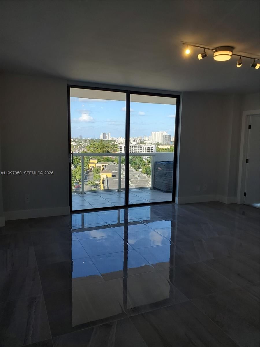 Real estate property located at 13499 Biscayne Blvd #1105, Miami-dade, Sailboat Cay Condo, North Miami, FL