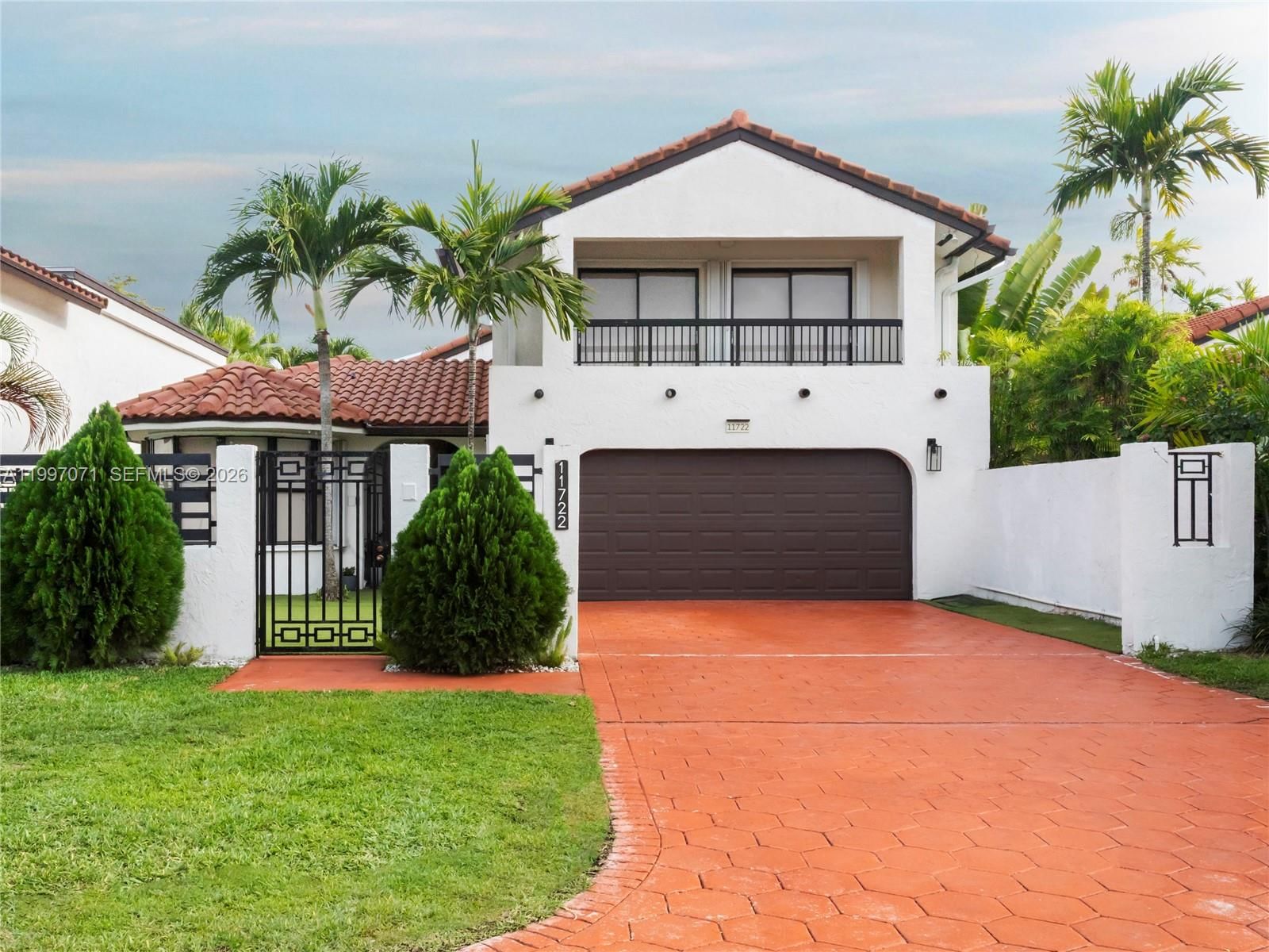 Real estate property located at 11722 107th Ter, Miami-dade, The Missions, Miami, FL