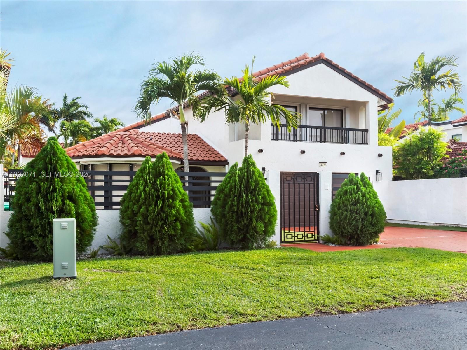 Real estate property located at 11722 107th Ter, Miami-dade, The Missions, Miami, FL