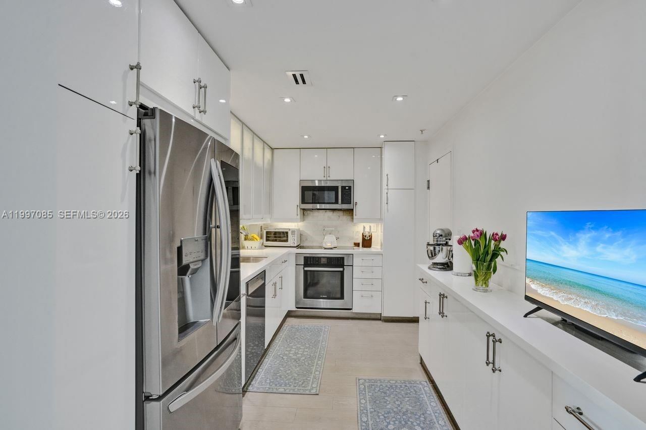 Real estate property located at 90 Edgewater Dr #625, Miami-dade, Gables Waterway Towers Co, Coral Gables, FL