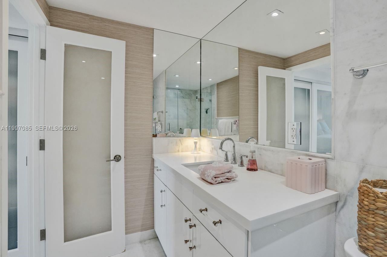 Real estate property located at 90 Edgewater Dr #625, Miami-dade, Gables Waterway Towers Co, Coral Gables, FL