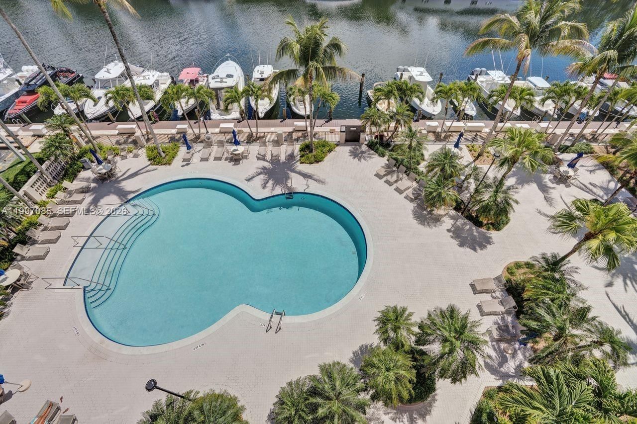 Real estate property located at 90 Edgewater Dr #625, Miami-dade, Gables Waterway Towers Co, Coral Gables, FL