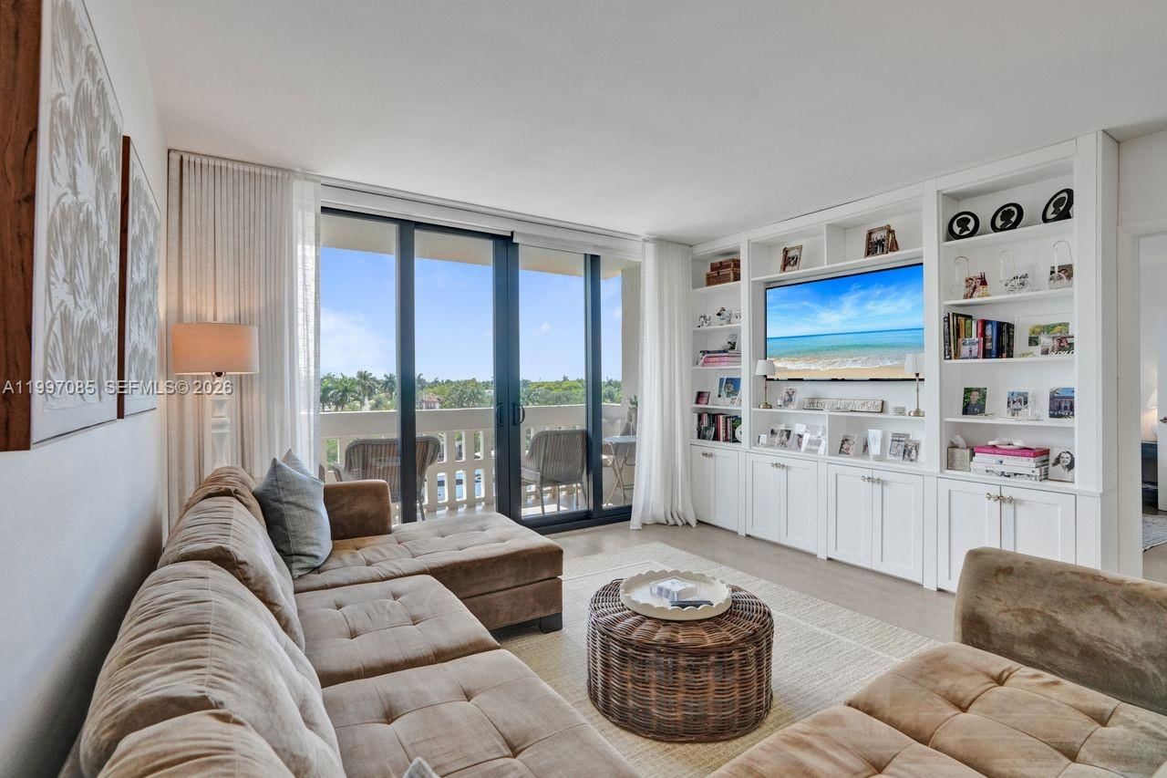 Real estate property located at 90 Edgewater Dr #625, Miami-dade, Gables Waterway Towers Co, Coral Gables, FL