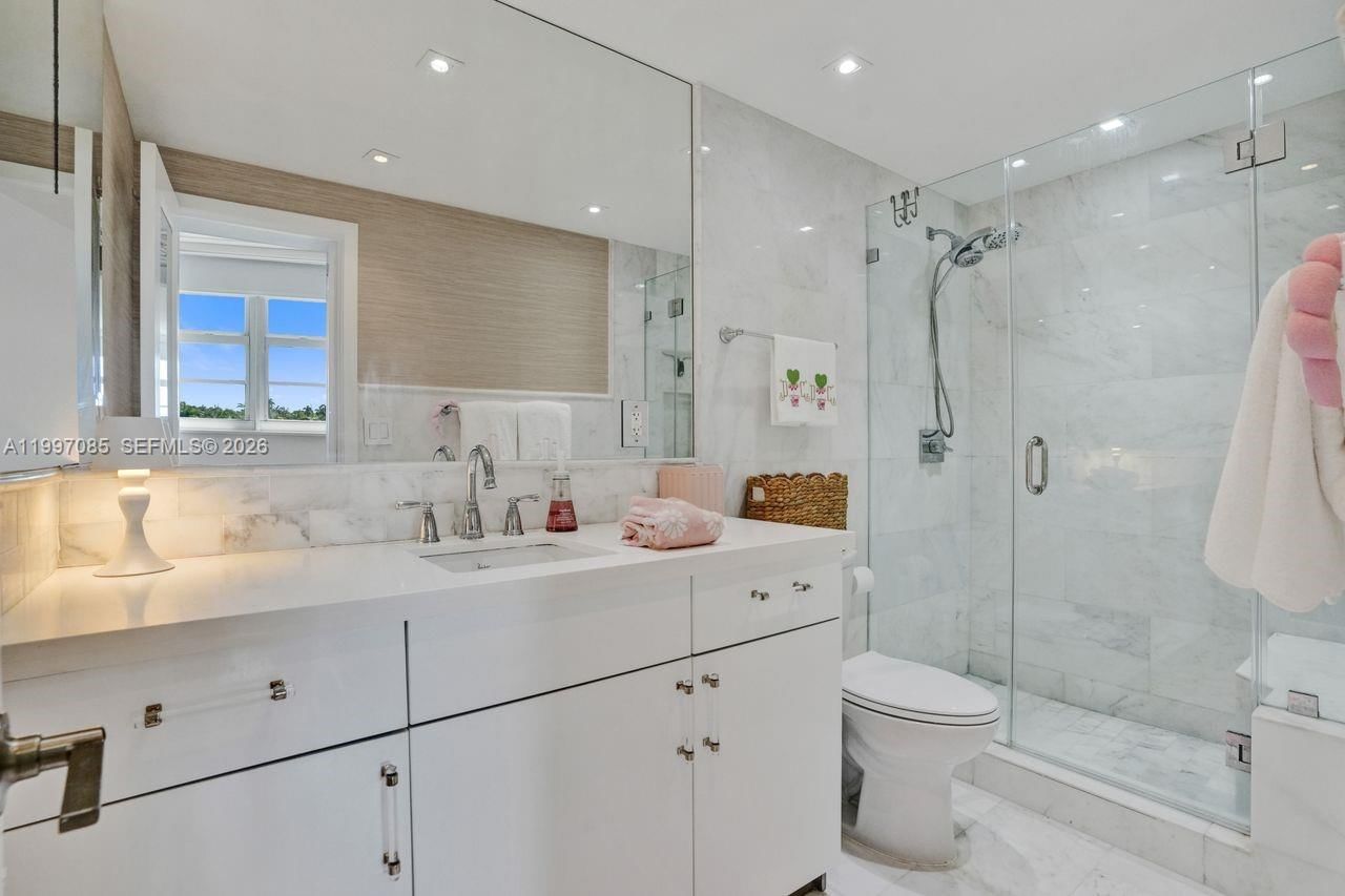 Real estate property located at 90 Edgewater Dr #625, Miami-dade, Gables Waterway Towers Co, Coral Gables, FL