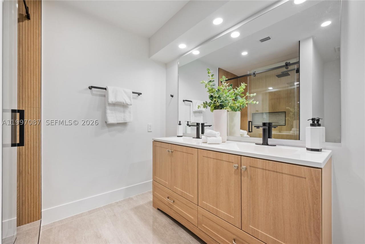 Real estate property located at 1405 Lenox Ave, Miami-dade, Ocean Beach Addn No 3, Miami Beach, FL