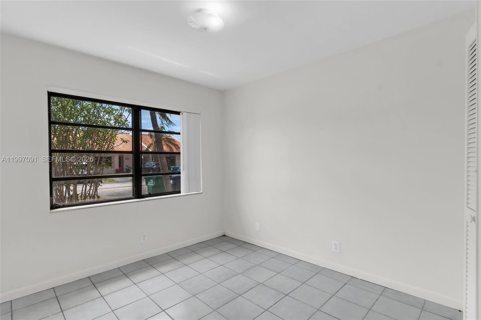Real estate property located at 6323 147th Place Cir, Miami-dade, Somerset Villas, Miami, FL
