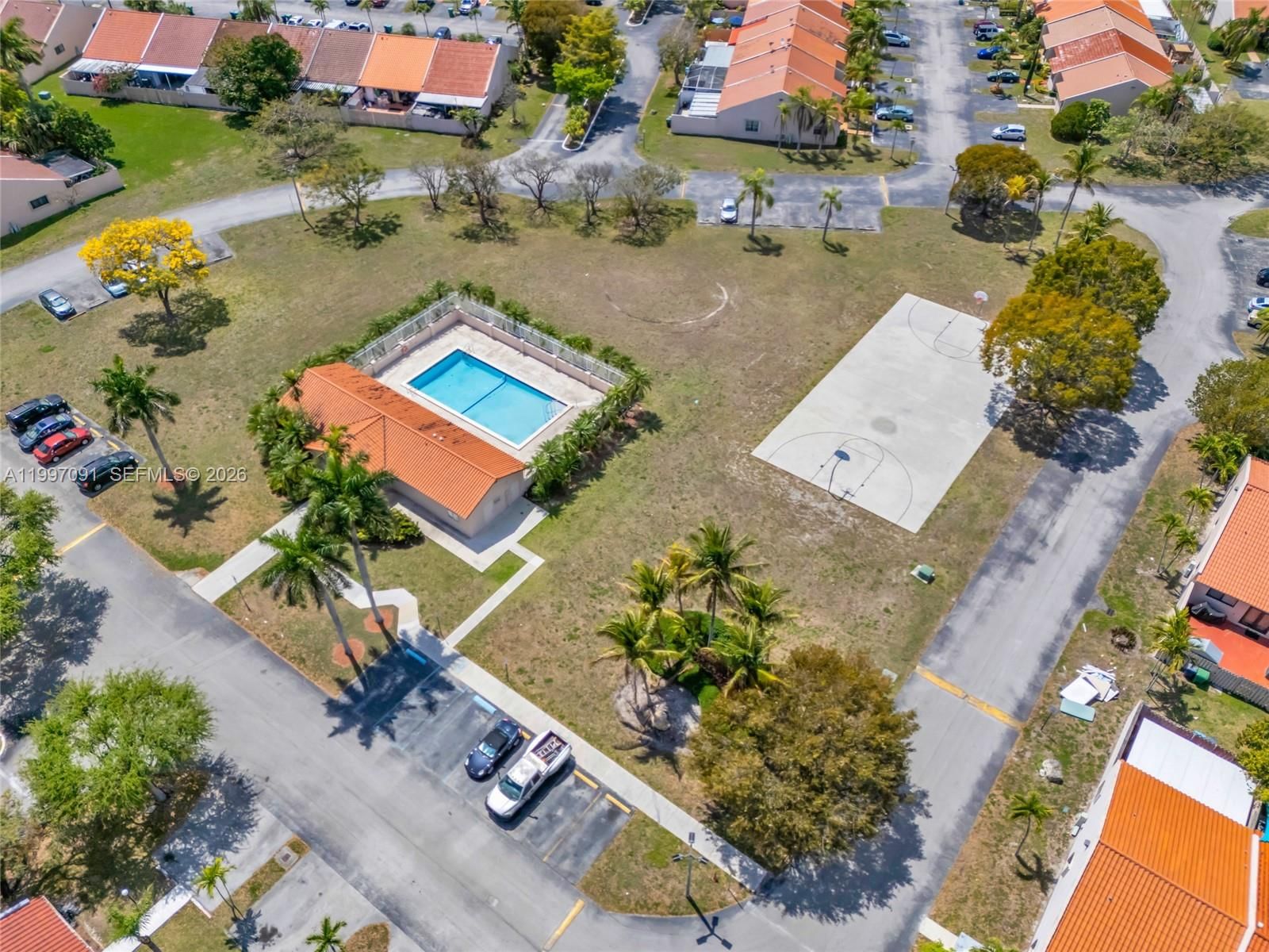 Real estate property located at 6323 147th Place Cir, Miami-dade, Somerset Villas, Miami, FL
