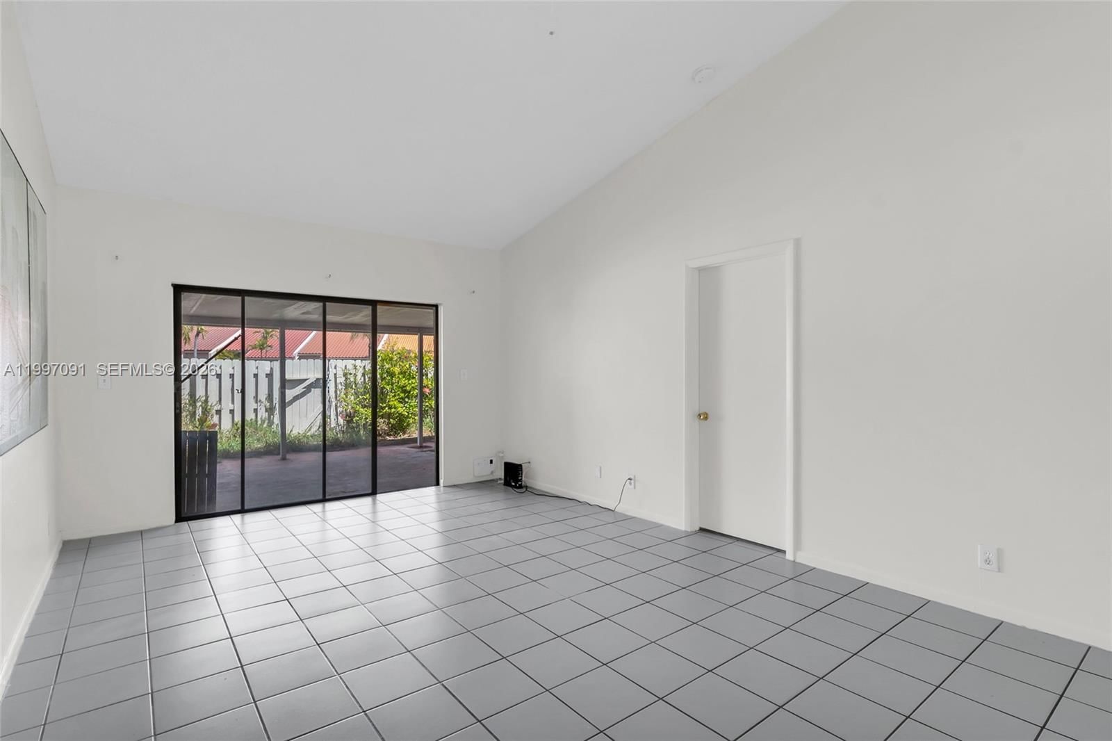 Real estate property located at 6323 147th Place Cir, Miami-dade, Somerset Villas, Miami, FL